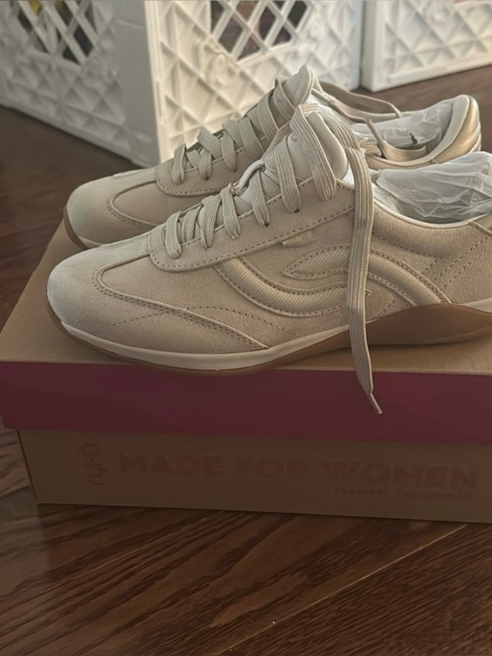 Ryka Era Terrataupe Athletic Shoe Beige with gold rim in back sz 7 New in Box